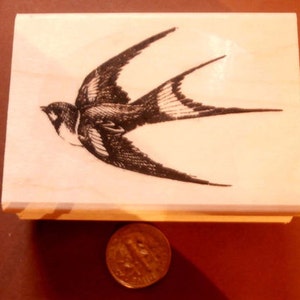 P16  Swallow flying left bird rubber stamp