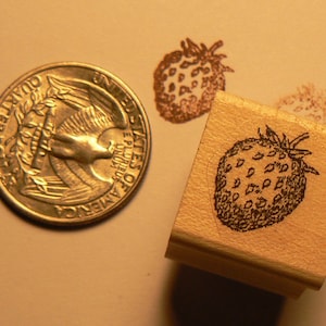 Sello de goma miniatura P24 &quot;Fresita más pequeña&quot;