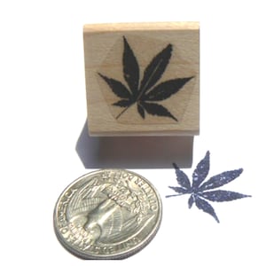 P24  Hemp leaf rubber stamp