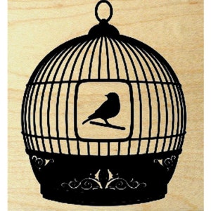 Puede incluir: Una silueta negra de una jaula de p&aacute;jaros con un p&aacute;jaro dentro. La jaula es redonda con una parte superior abovedada y una base decorativa. El p&aacute;jaro est&aacute; posado en una rama dentro de la jaula.