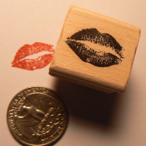 Kiss lips rubber stamp miniature P24