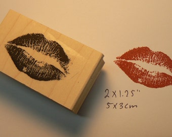 kiss rubber stamp  1.8x1.1 inches P6 - Also available in clear Un mounted.