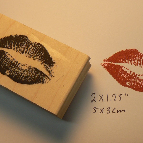 kiss rubber stamp  1.8x1.1 inches P6 - Also available in clear Un mounted.