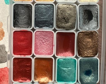Travel sized personal watercoulor paint set in clear case.