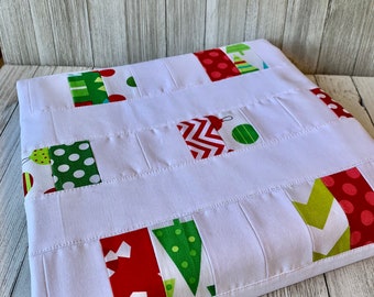 Three Little Trees Quilt:Christmas Quilt, Holiday Quilt, Baby Quilt, Modern Quilt, Handmade, Ready to Ship, Blanket, Christmas, Gift,