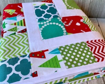 Christmas Boxes Quilt: Christmas Quilt, Holiday Quilt, Baby Quilt, Modern Quilt, Handmade, Ready to Ship, Blanket, Christmas, Gift,winter