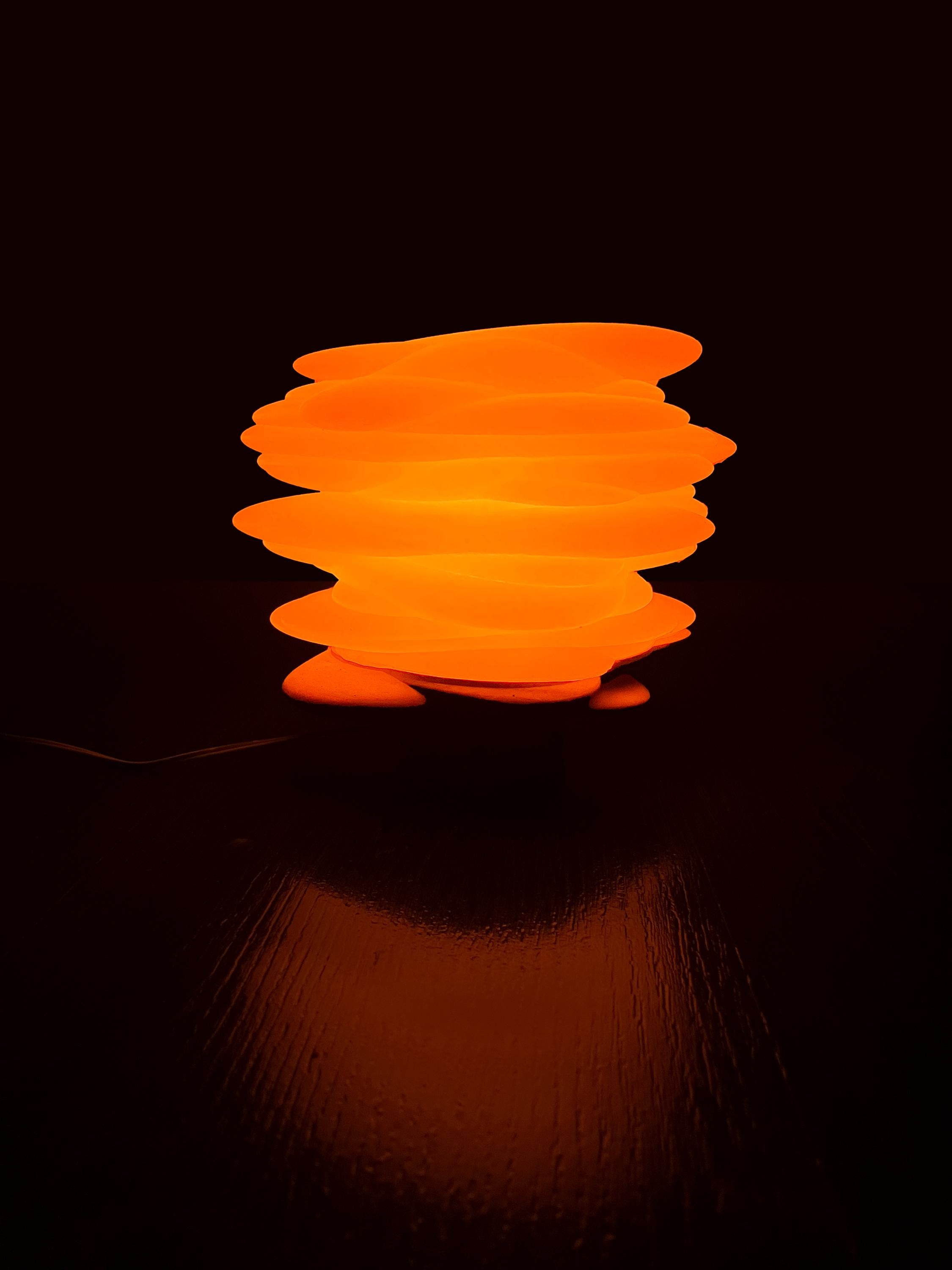 Lámpara de piedra suave – Naranja Antelope Canyon - Lámpara de hormigón y silicona hecha a mano para una iluminación ambiental cálida - Lámpara de mesa LED escultural