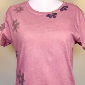 Size Large ECO PRINTED Ring Neck T Shirt RELAXED Fit, Color Mesa, w/ Hammered Red Cosmos