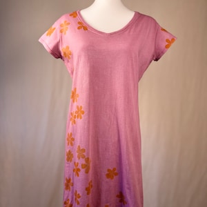 ECO PRINTED V Neck T Shirt Dress Color Mesa, w/ hammered Sulphur Cosmos Flowers