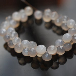 Ash grey faceted onions