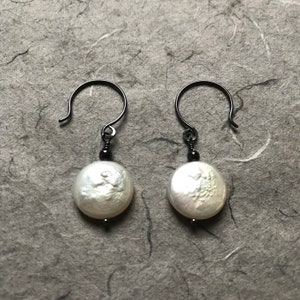 Coin Pearl Earrings image 2