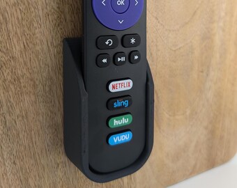 Pilot Wallmote do telewizora Roku TCL – elegancki i bezpieczny uchwyt ścienny na pilota.