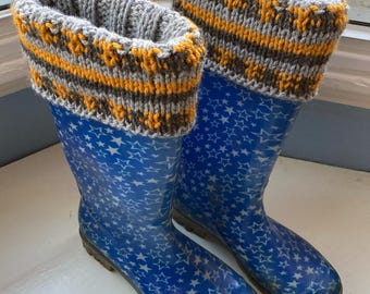 Handgestrickte Manschetten aus veganer Wolle im Fair Isle Stil