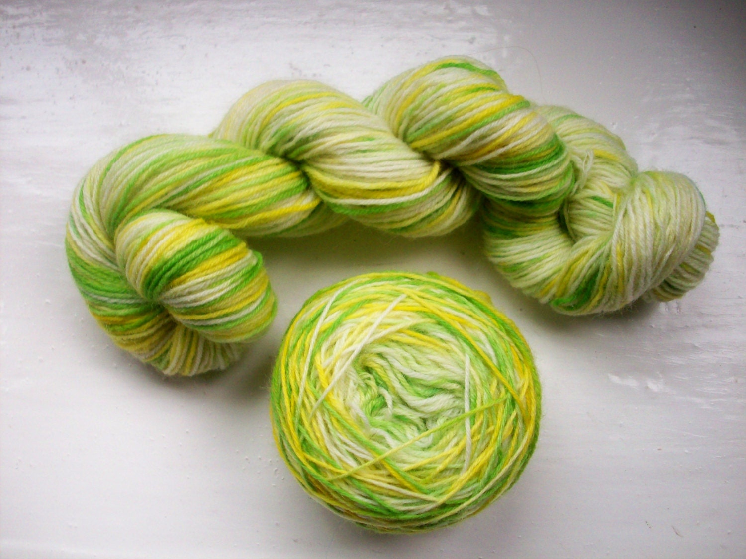 Sock yarn, hand dyed wool, hand painted, lemon yellow, lime green white 100g by SpinningStreak