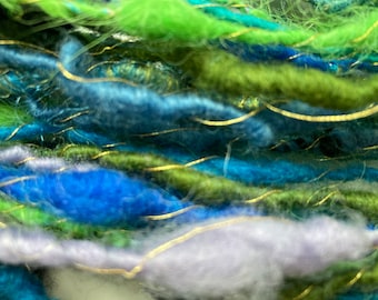 Hilo de arte handspun, core-spun, azules, verdes, toque de púrpura, súper grueso