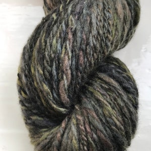 Handspun merino yarn, touches of beige and dark green by SpinningStreak
