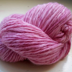 Handspun merino yarn natural dyed rose pink by SpinningStreak