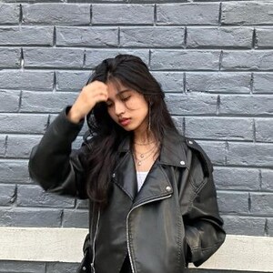 Stylish black faux leather biker jacket with asymmetric front zipper, wide lapel collar, and relaxed oversized fit inspired by vintage moto fashion and modern streetwear trends. This edgy women leather jacket delivers the perfect blend of biker style jacket, casual leatherjacket, and Y2K fashion aesthetics. Ideal for fall winter outfits, urban street style, minimalist fashion, and everyday casual wear. This trendy moto jacket pairs effortlessly with denim, boots, skirts, and layered outfits.