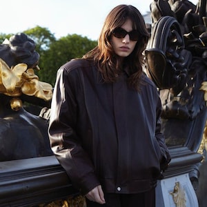 Blouson en cuir marron féminin résolument intrépide | Fabriqué à la main de style vintage - cadeaux pour la Saint-Valentin pour elle