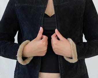 Vintage 90s Black Suede Leather Jacket for Women Y2K Faux Fur Trimmed Winter Coat Retro Cropped Zip-Up Outerwear Casual Ladies Coat Fashion
