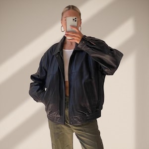 Veste en cuir surdimensionnée vintage des années 90 pour femme | Coupe décontractée, cuir souple | Parfait pour superposer | Décontracté et chic | Cadeau idéal pour elle