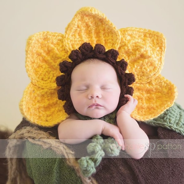 Crochet baby flower bonnet - Newborn flower bonnet  leaf cape - cuddle cape Prop - Nb Photography Prop - Custom colors - Halloween costume