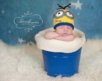 Crochet Minion Hat -Scientist guy hat - Crochet baby hat - Baby beanie - newborn to adult - newborn photo prop - Halloween costume