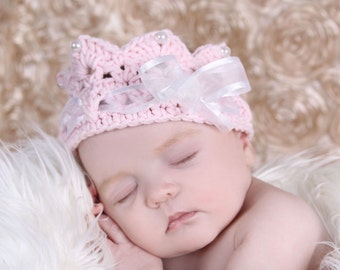 Crochet Baby girl crown - newborn girl crown - baby photography prop - Baby girl crown - Crochet Baby girl crown with ribbons and pearls