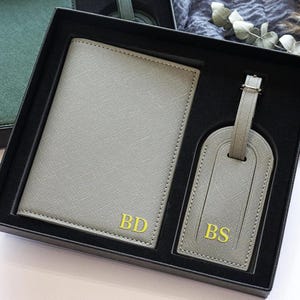 Personalized Leather Passport Holder and Luggage Tag,Bridal Party Favors,Passport Holder Set,Custom Travel Gifts,Wedding Gift for Couples