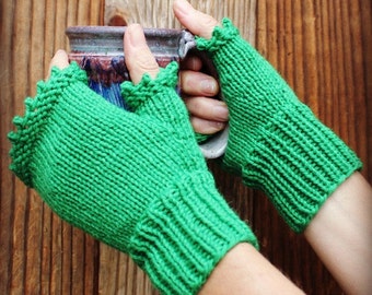 Fingerless mittens with decorative edges and green wool yarn