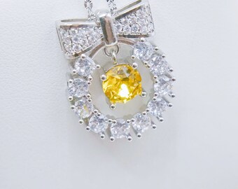Christmas Wreath Necklace with Yellow Swarovski Crystal, Delicate Ribbon Bow Necklace, Holiday Wreath Sparkling CZ Necklace, Cute Quirky Y2K