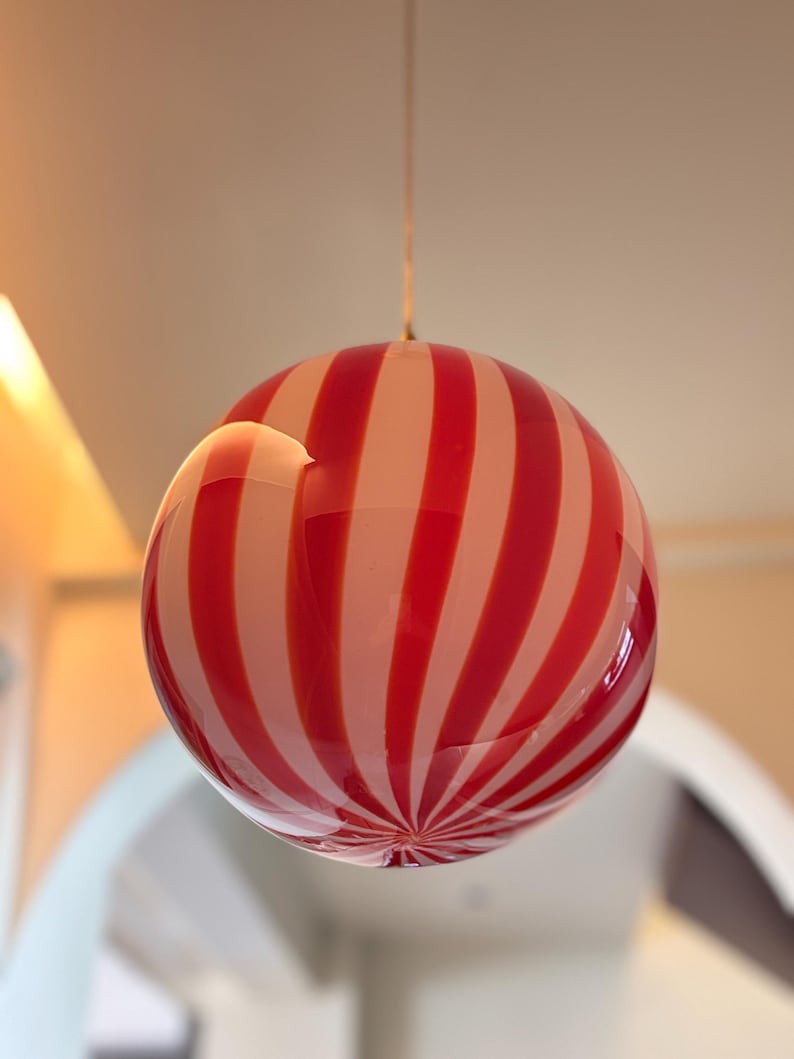 Hand blown glass globe pendant lights with red vertical strips for dinning room, kitchen island and living room lighting. Handmade glass globe ceiling lights in candy shape for modern lighting and home interior decoration. Glass globe chandelier.