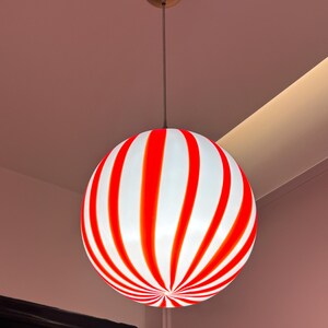 Hand blown glass globe pendant lights with red vertical strips for dinning room, kitchen island and living room lighting. Handmade glass globe ceiling lights in candy shape for modern lighting and home interior decoration. Glass globe chandelier.