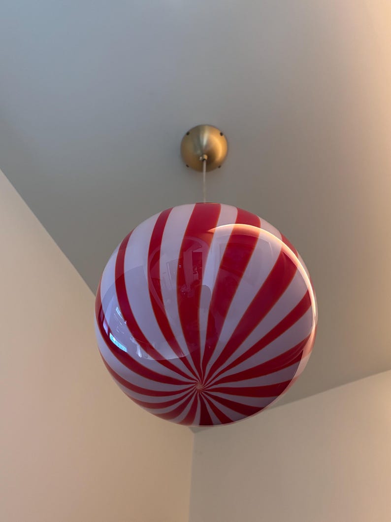 Hand blown glass globe pendant lights with red vertical strips for dinning room, kitchen island and living room lighting. Handmade glass globe ceiling lights in candy shape for modern lighting and home interior decoration. Glass globe chandelier.