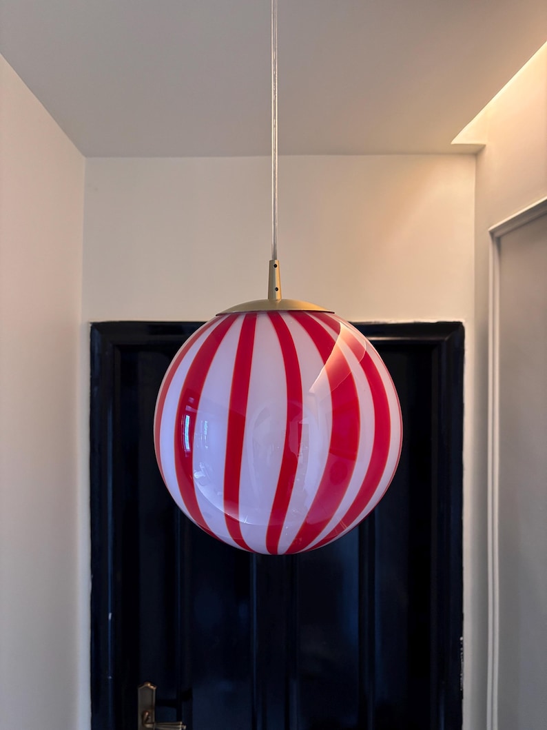 Hand blown glass globe pendant lights with red vertical strips for dinning room, kitchen island and living room lighting. Handmade glass globe ceiling lights in candy shape for modern lighting and home interior decoration. Glass globe chandelier.