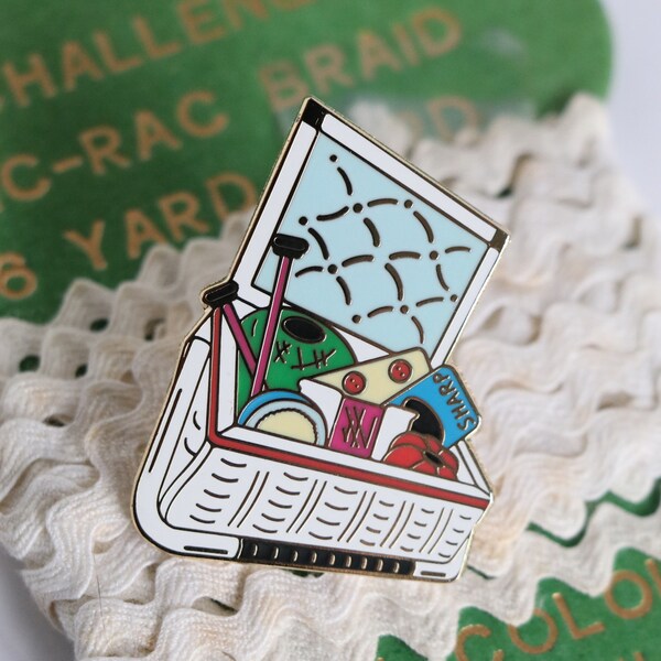 Sewing basket enamel pin, pin badge, hard enamel pin, lapel pin, sewing enamel pin, crafty enamel pin, knitting project bag, cute