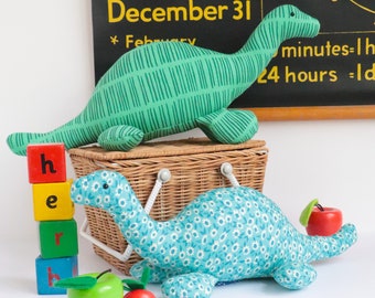 Patrón de costura de peluche de dinosaurio Herb: Descarga instantánea, PDF para principiantes para crear un juguete de peluche de dinosaurio.