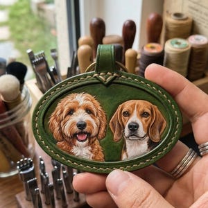 Llavero de mascota personalizado con foto, llavero de cuero personalizado, llavero de perro y gato hecho a mano, llavero con foto grabada, adornos para bolsos y llaveros. 2 Pets One Side