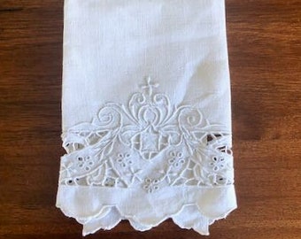 Vintage Towel Embroidered Cut Work White on White Very good Condition