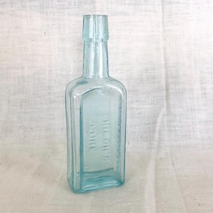 Antique Shiloh&#39;s Cure Aqua Glass Medicine Bottle