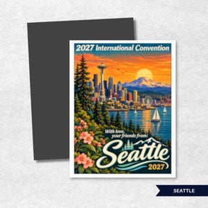 Puede incluir: Un im&aacute;n rectangular con una colorida ilustraci&oacute;n del horizonte de Seattle al atardecer, que incluye la Space Needle, una monta&ntilde;a, veleros y pinos. El texto dice 2027 International Convention, With love, your friends from: Seattle 2027.