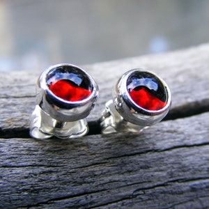 Boucles d'oreilles en argent sterling sur tige grenat rouge, boucles d'oreilles en grenat rhodolite, bijoux avec pierre de naissance de janvier, rêves d'Hélène