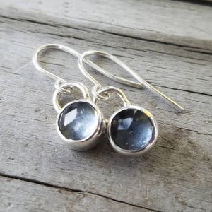 Brincos de prata esterlina pendentes de cristal