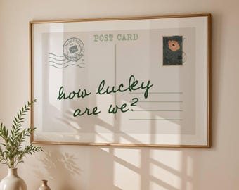 How Lucky Are We Wand Kunst, Vintage Postkarte Druck, Trendy Grünes Handgezeichnetes Poster, Retro Wohnung Ästhetisches Dekor (Digitaler Download)