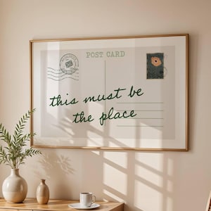 Este debe ser el lugar, arte de pared, impresión de postal vintage, póster de tipografía verde de moda, decoración de dormitorio universitario femenino, apartamento retro estético