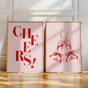 Zestaw wydruków Cheers 2, dekoracja ścienna do wózka barowego, zestaw plakatów Cin Cin, drukowana sztuka ścienna do kuchni, pobieranie cyfrowe, różowo-czerwony, szklanki, napoje, sztuka