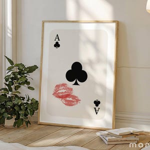Arte murale trendy con asso di fiori, stampa con labbra che si baciano, poster retrò con carte da gioco, grazioso arredamento per appartamento, dormitorio universitario femminile, estetica in bianco e nero