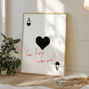Quanto siamo fortunati? Stampa murale, stampa trendy dell'asso di cuori, poster retrò di carte da gioco, arredamento per appartamento, dormitorio universitario femminile, estetica in bianco e nero