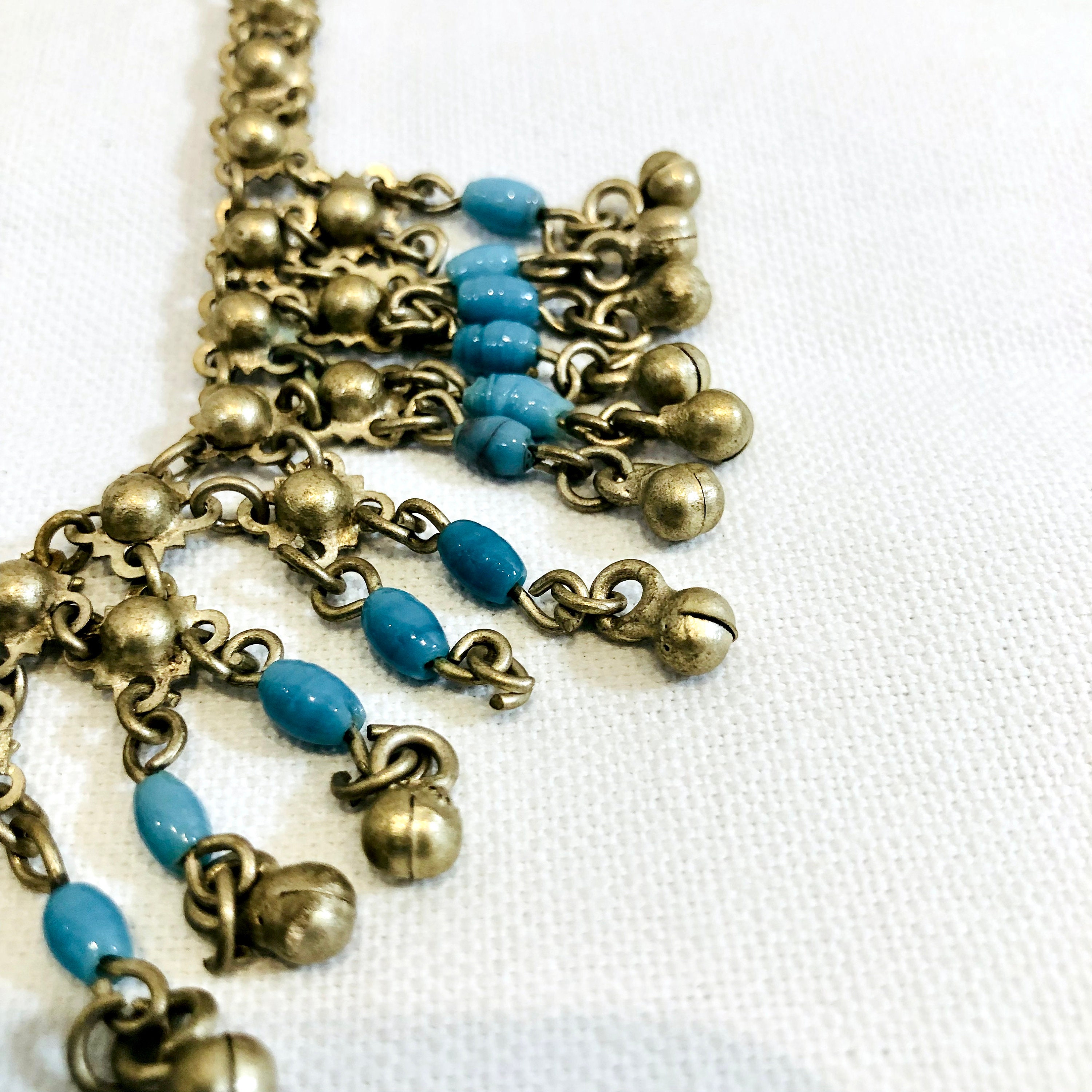 Collier Plastron Vintage Perles Bleues à Facettes - Couleur Argent Vieilli - Occasion Parfait État