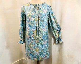 Mini Dress in a Light Blue Paisley Print Vintage 1960s 60s Fashion Size S